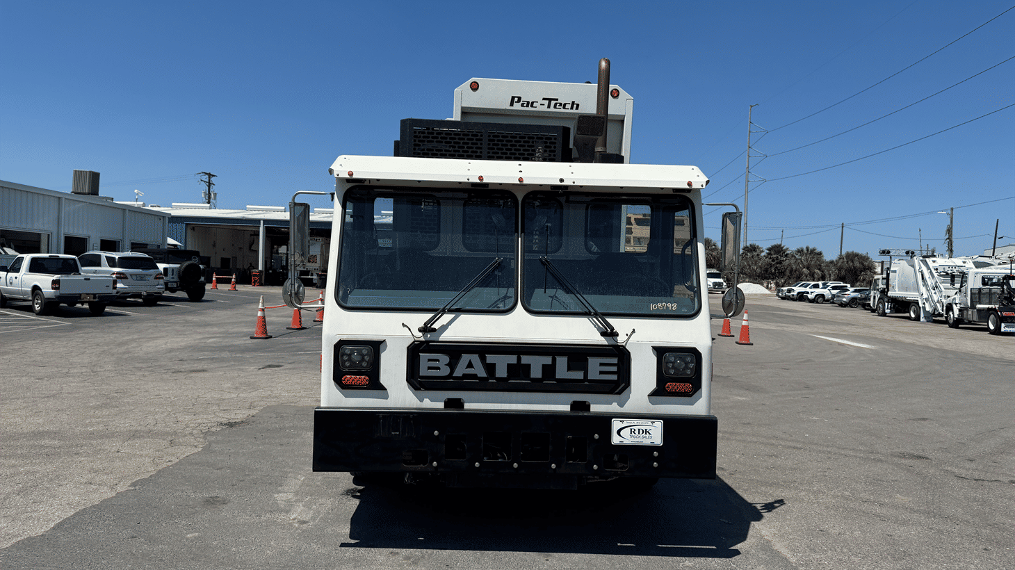 06_2024_battle_motors_side_loader_garbage_truck_108798_14