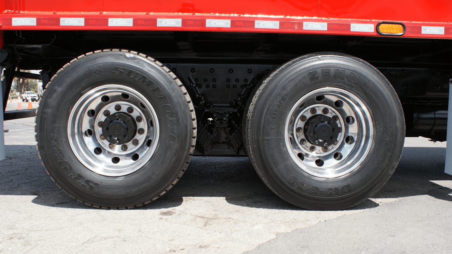 06_2024_battle_motors_side_loader_garbage_truck_108801_14