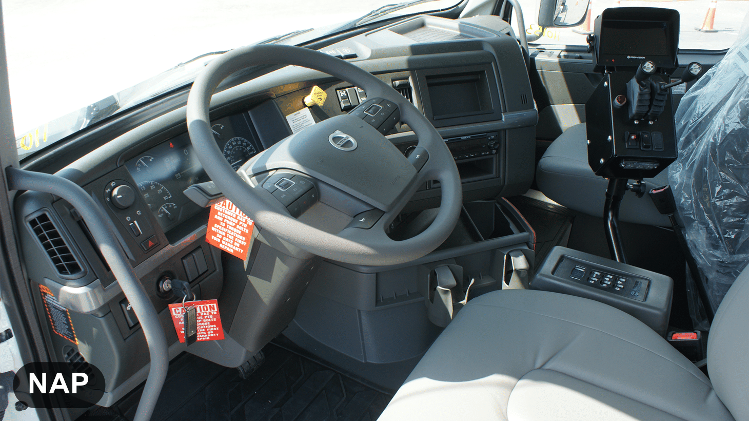 06_2027_volvo_roll_off_110297_6-2