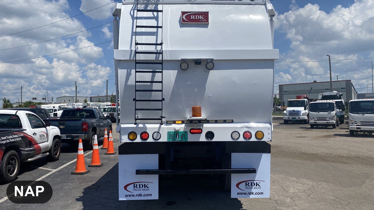 07_2019_Mack_Front_Loader_110386_7