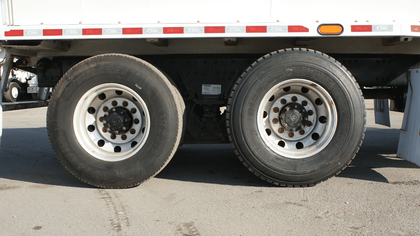 07_2022_freightliner_side_loader_garbage_truck_107953_15