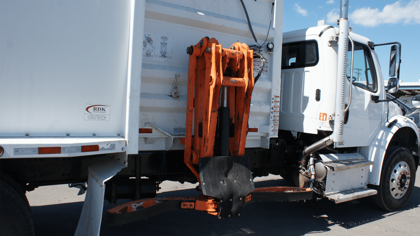 07_2022_freightliner_side_loader_garbage_truck_108141_15