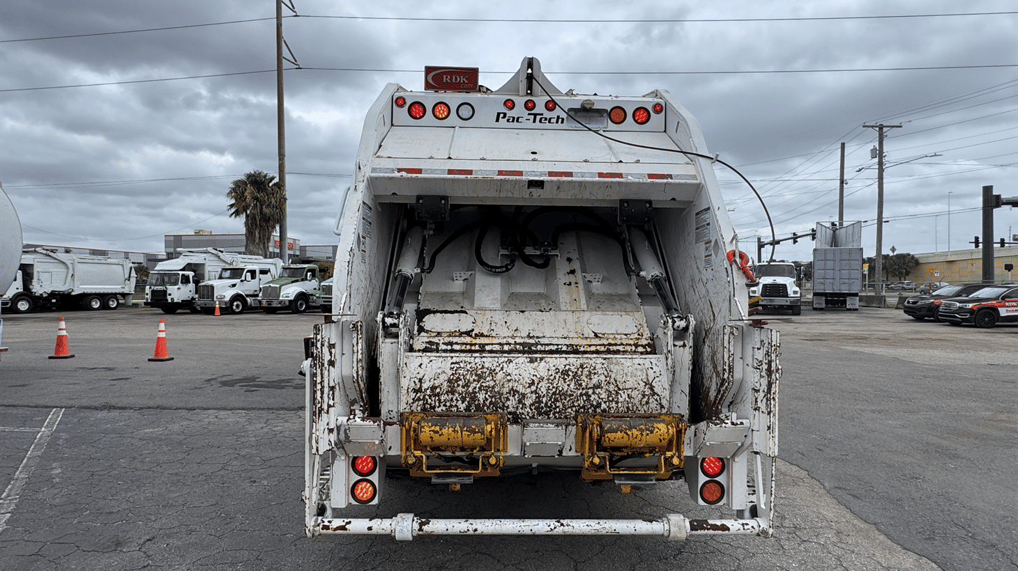 07_2023_CCC_Rear_loader_garbage_truck_108197_5