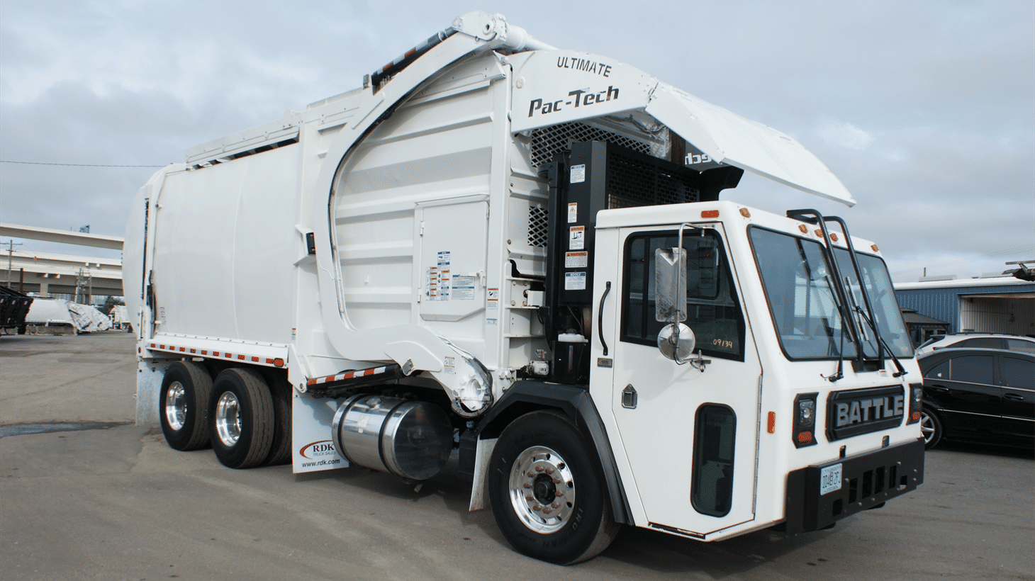 07_2024_battle_motors_front_loader_garbage_truck_109134_2-2