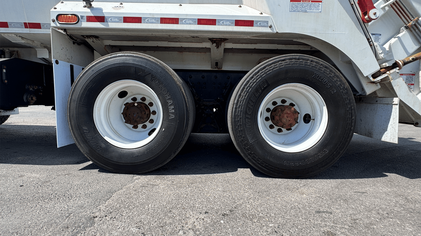 07_2024_battle_motors_rear_loader_garbage_truck_108213_15