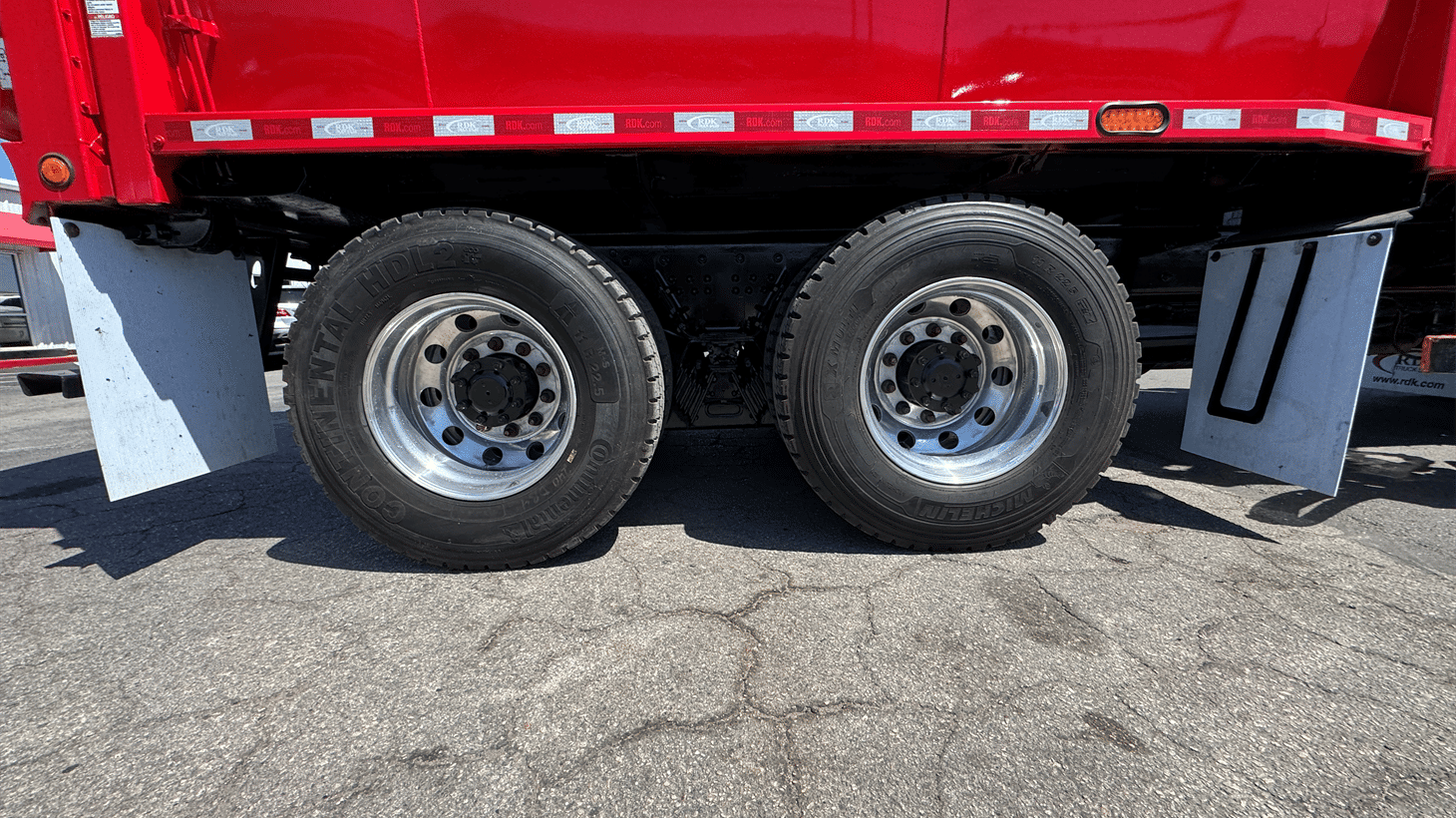 07_2024_battle_motors_side_loader_garbage_truck_108553_15