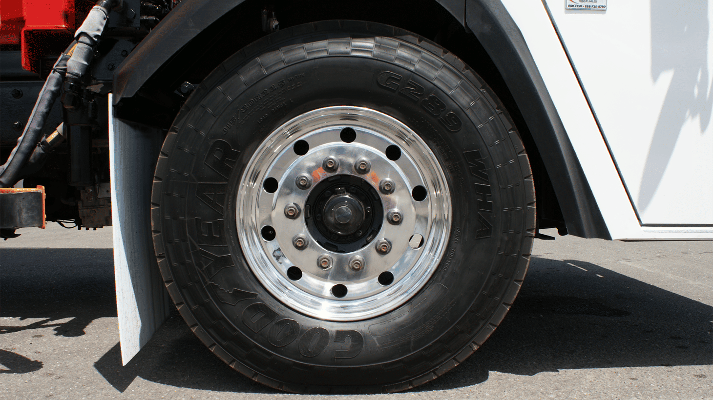 07_2024_battle_motors_side_loader_garbage_truck_108801_15