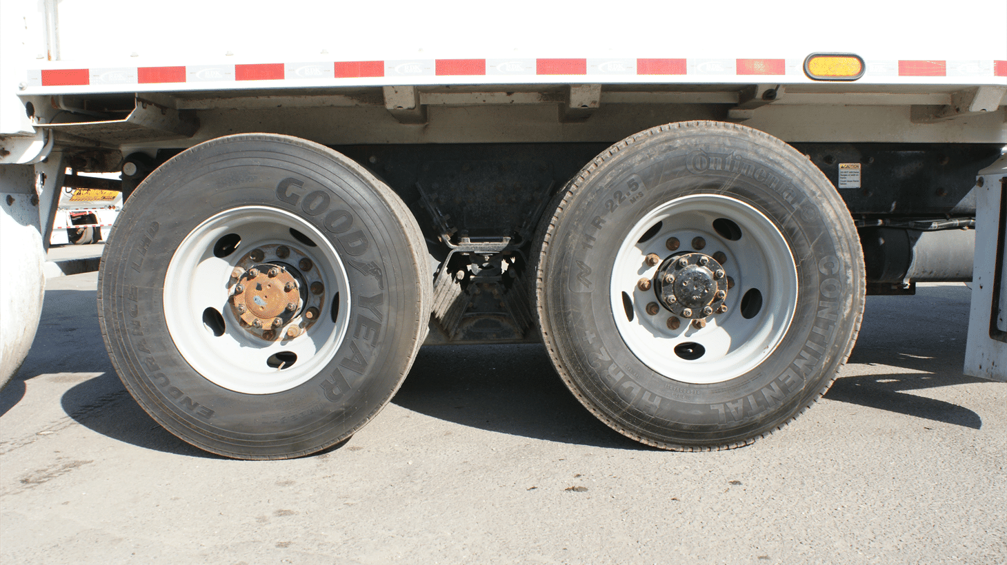 07_2024_battle_motors_side_loader_garbage_truck_109275_15