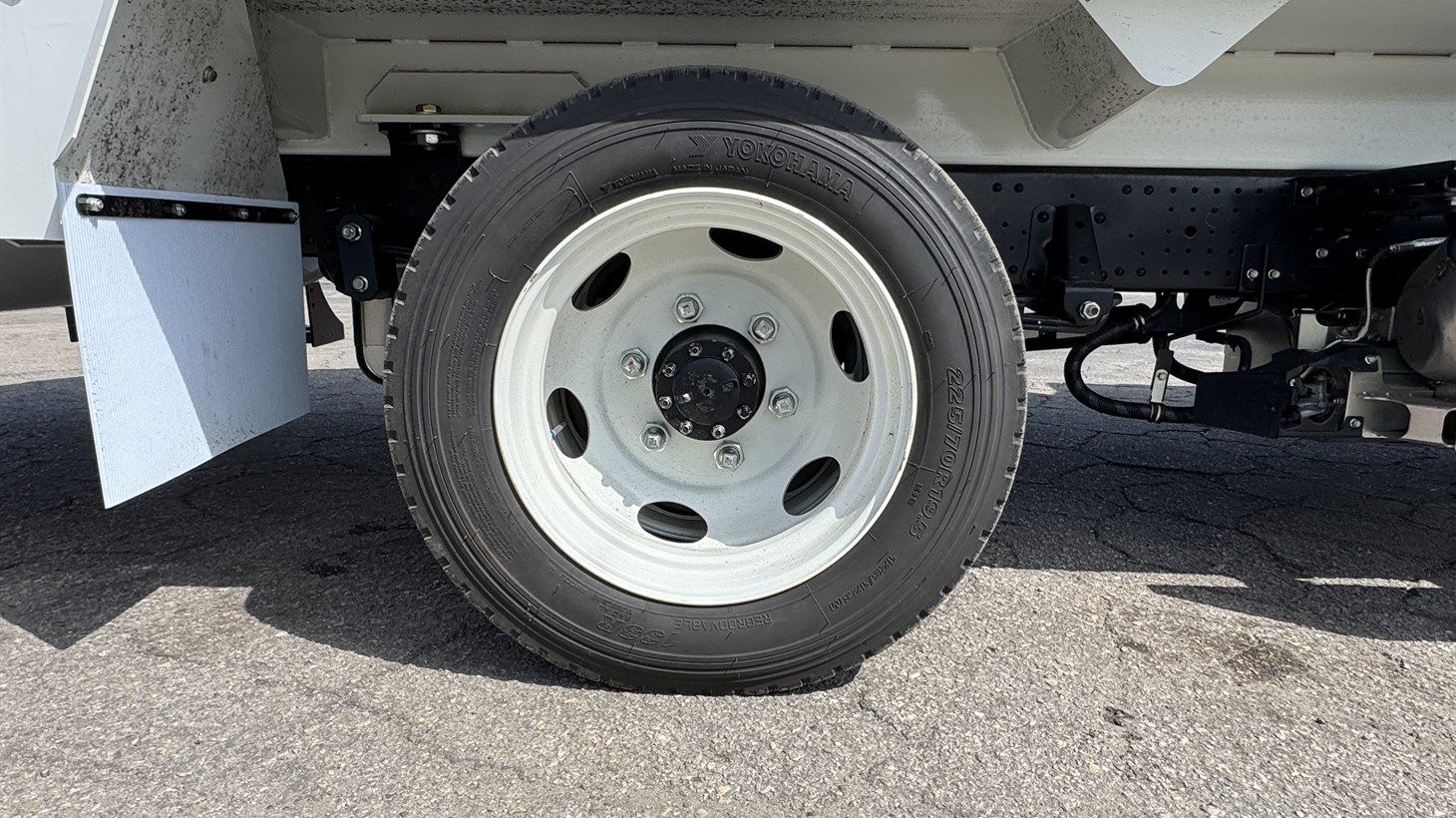 07_2026_isuzu_rear_loader_garbage_truck_110251_15