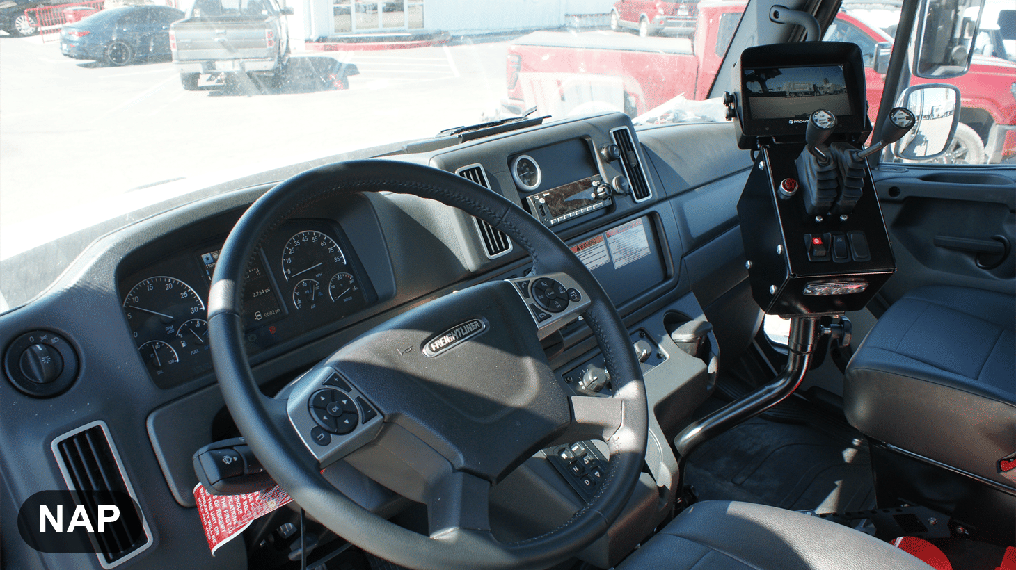 07_2027_freightliner_roll_off_1103767