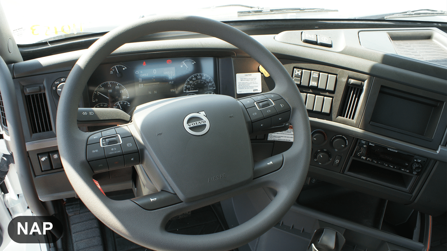 07_2027_volvo_roll_off_110297_7-2