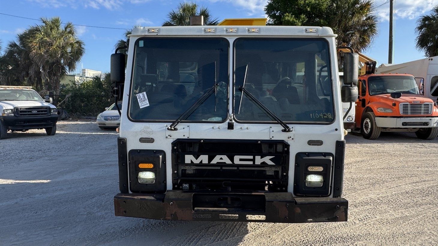 08_2018_Mack_Side_Loader_110428_8
