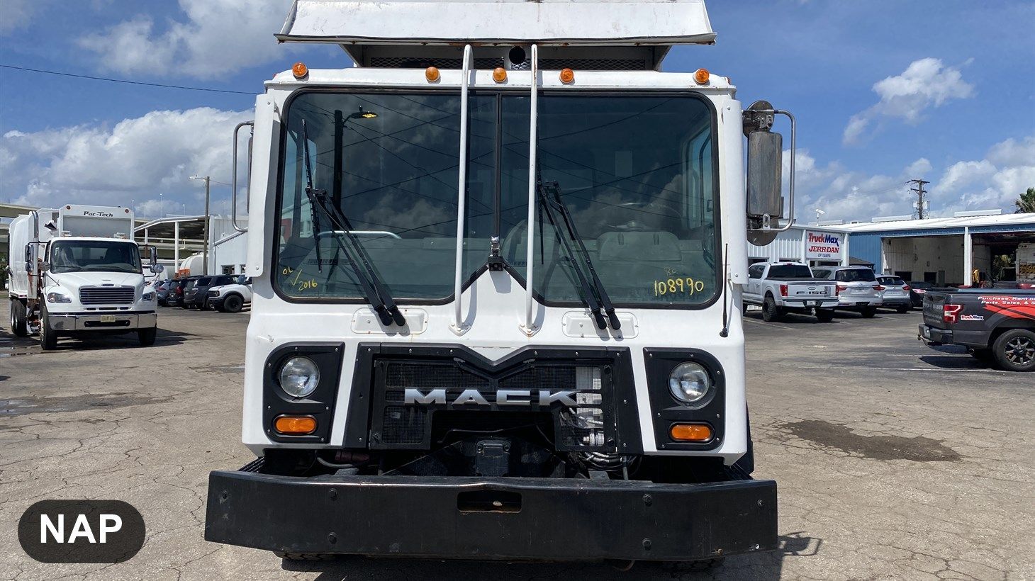 08_2019_Mack_Front_Loader_110386_8