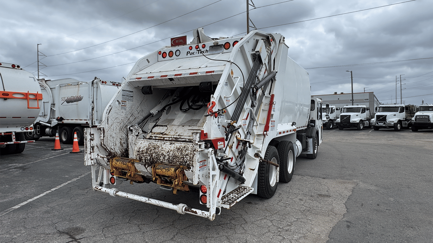 08_2023_CCC_Rear_loader_garbage_truck_108197_6