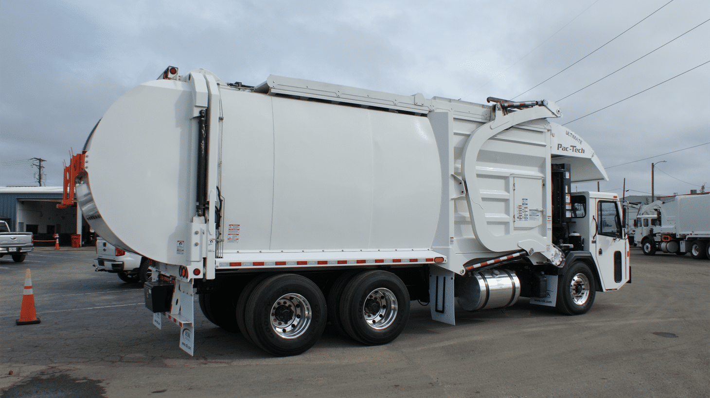 08_2024_battle_motors_front_loader_garbage_truck_109134_3-2