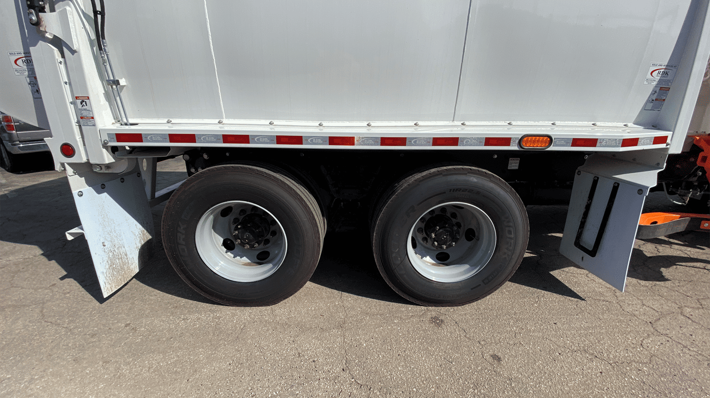 08_2024_battle_motors_front_loader_garbage_truck_109279_16