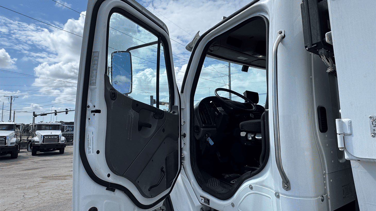 09_2022_freightliner_rear_loader_garbage_truck_108136_17