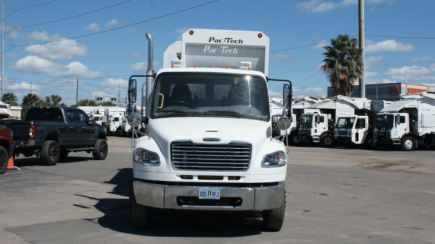 09_2022_freightliner_side_loader_garbage_truck_108141_17