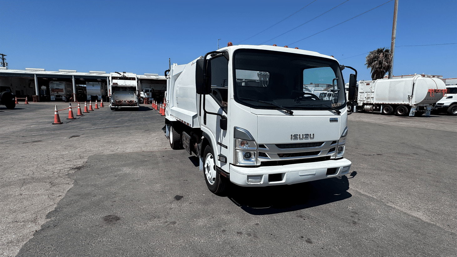 09_2022_isuzu_rear_loader_garbage_truck_108224_17
