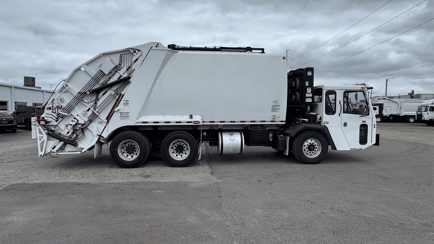 09_2023_CCC_Rear_loader_garbage_truck_108197_7