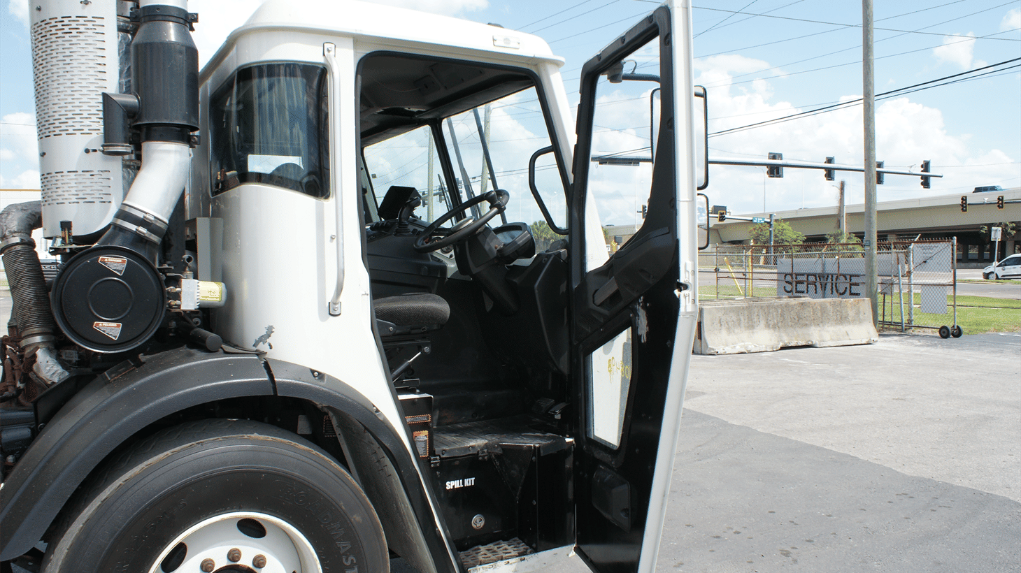 09_2023_mack_side_loader_garbage_truck_108493_17