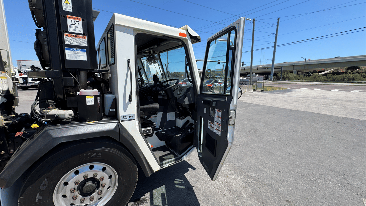 09_2024_battle_motors_side_loader_garbage_truck_108798_17