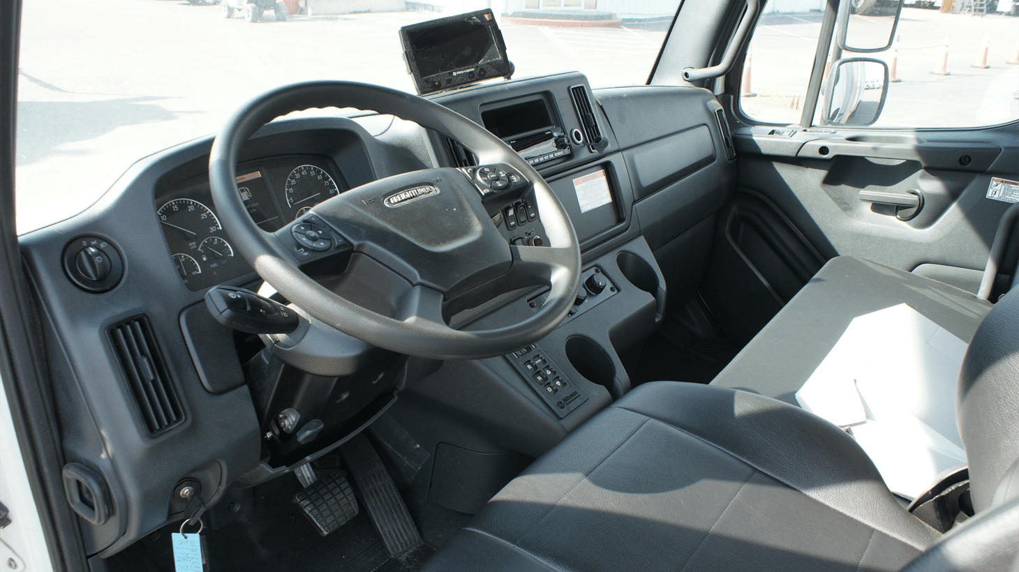 09_2025_Freightliner_Rear_Loader_110245_9