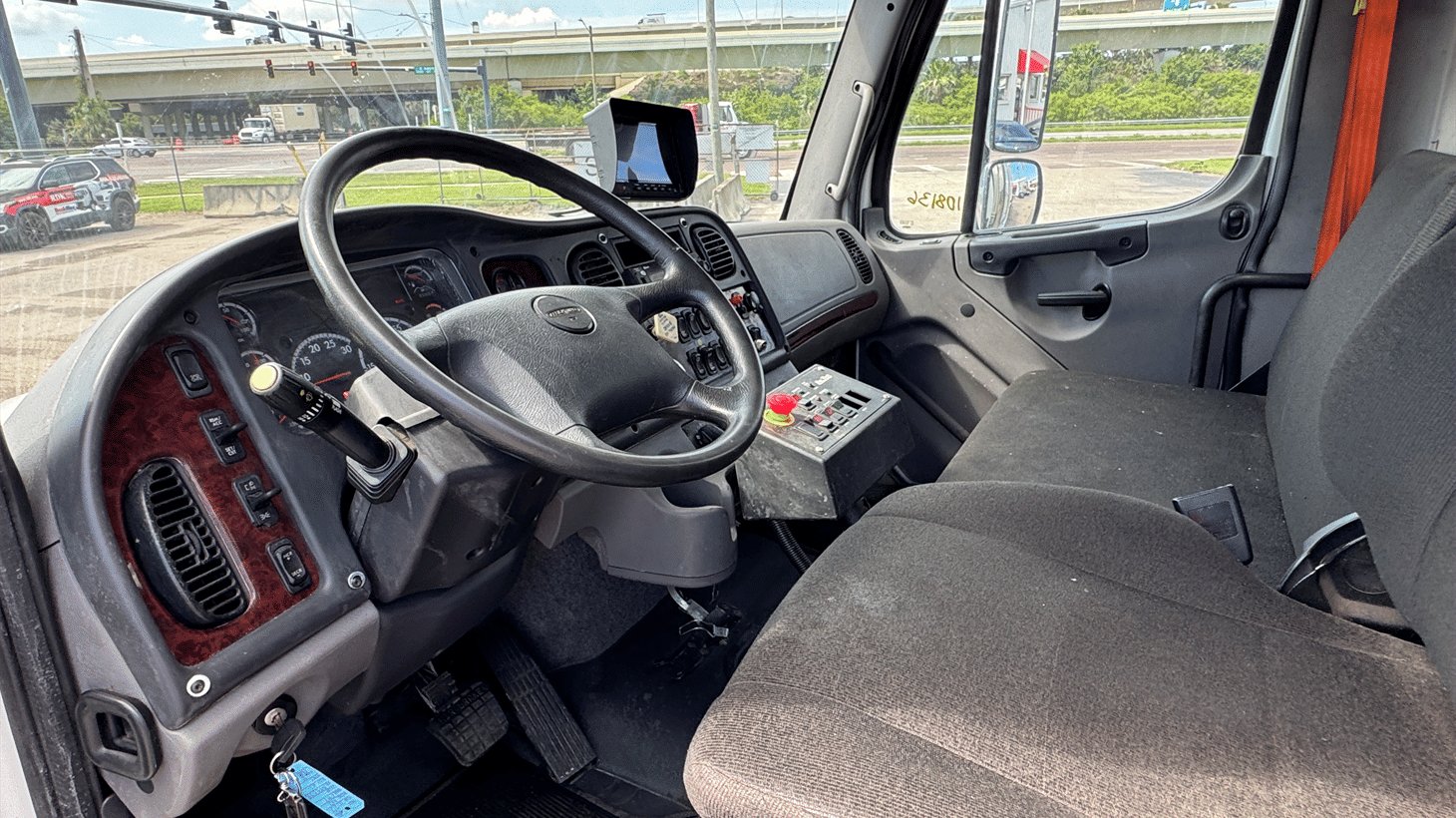 10_2022_freightliner_rear_loader_garbage_truck_108136_18