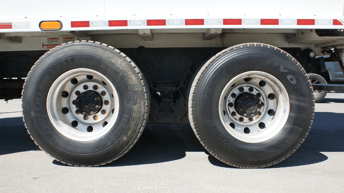 10_2022_freightliner_side_loader_garbage_truck_108141_18