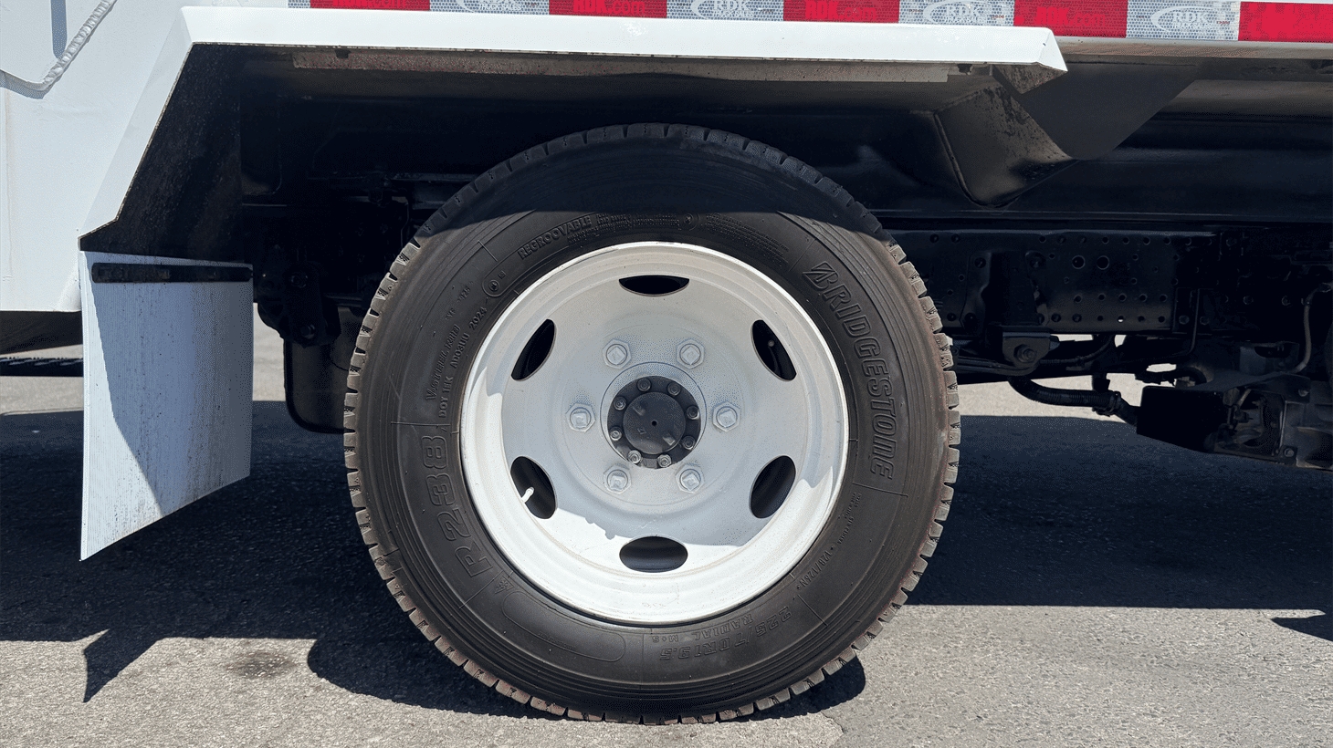 10_2022_isuzu_rear_loader_garbage_truck_108224_18