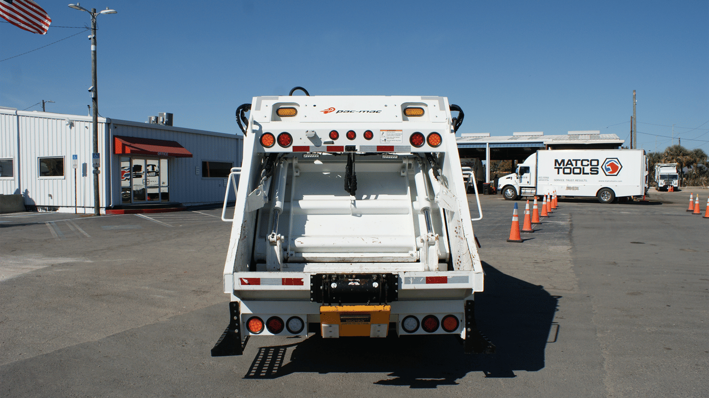 10_2023_isuzu_rear_loader_108835_3