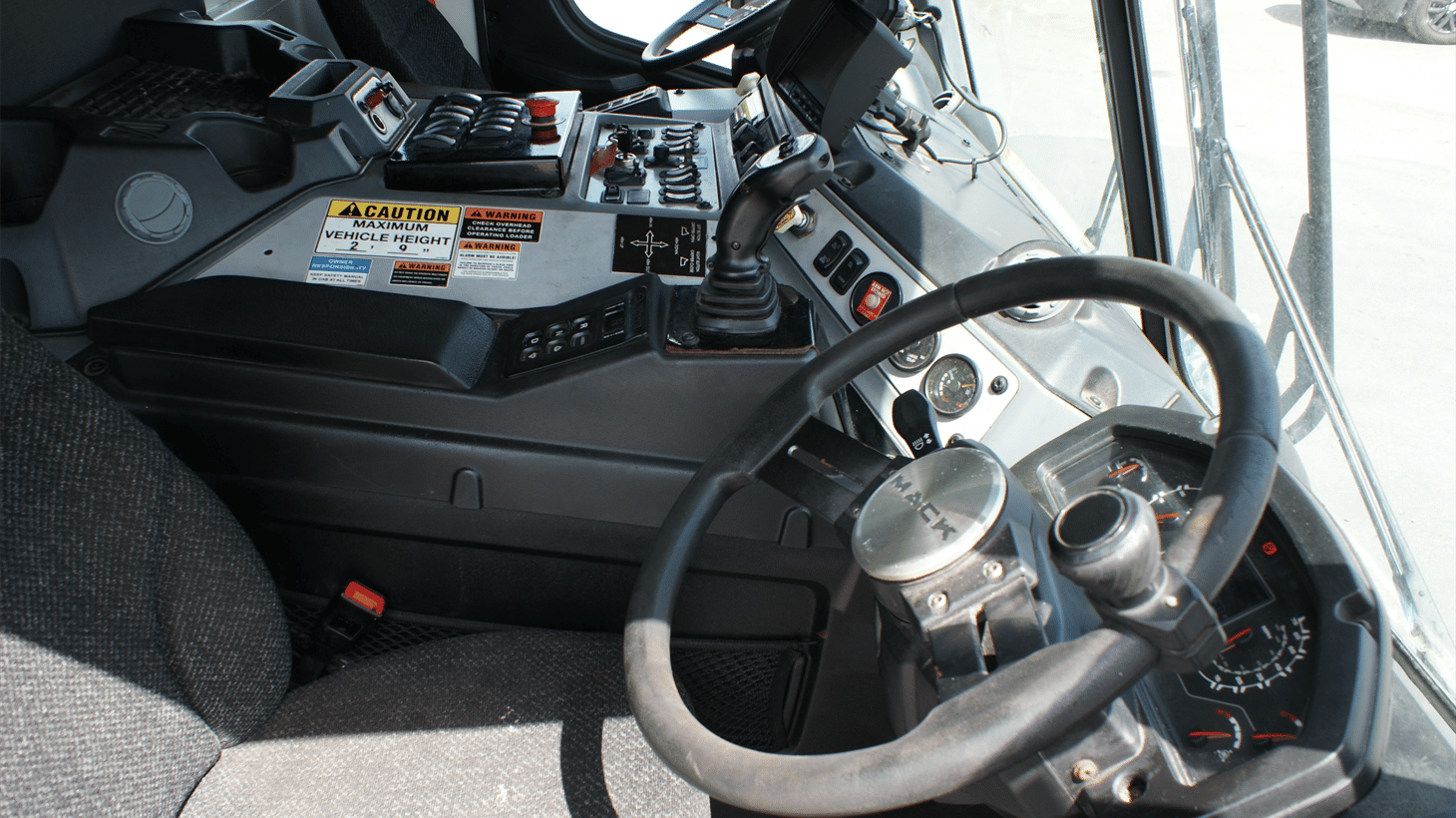 10_2023_mack_side_loader_garbage_truck_108493_18
