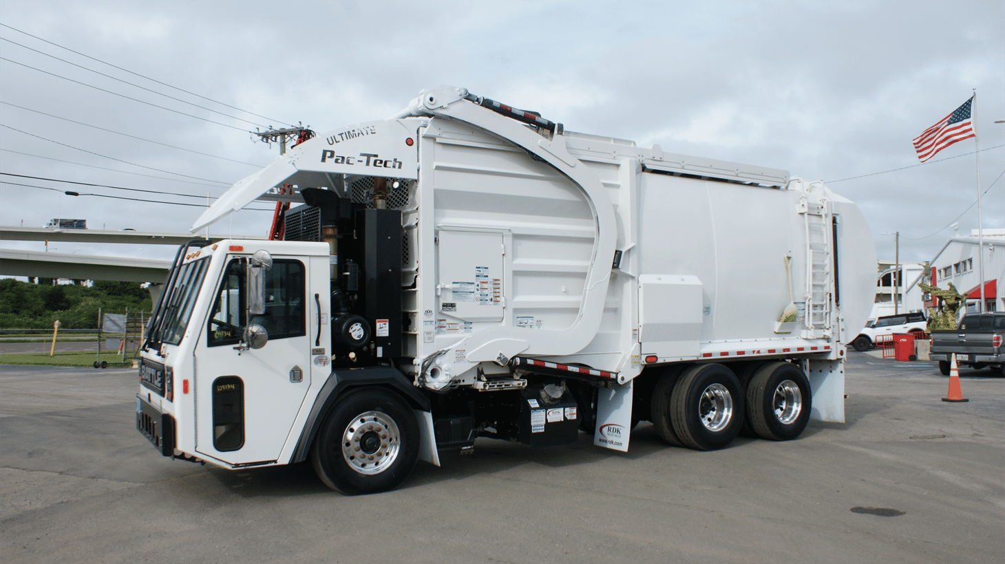 10_2024_battle_motors_front_loader_garbage_truck_109134_5-2
