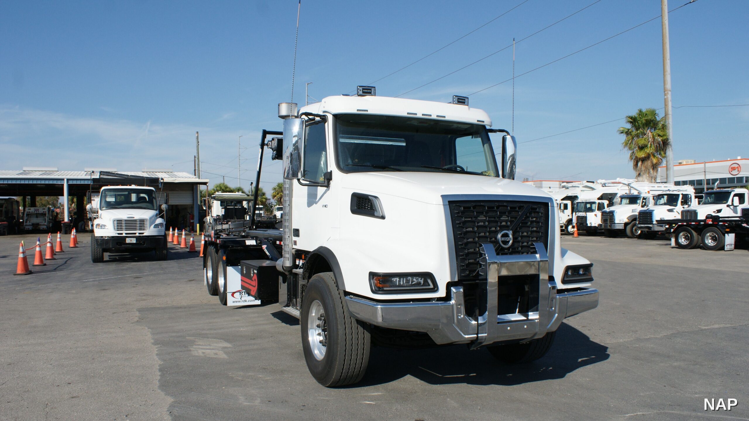 110297-nap-2026-volvo-roll-off-truck201-2