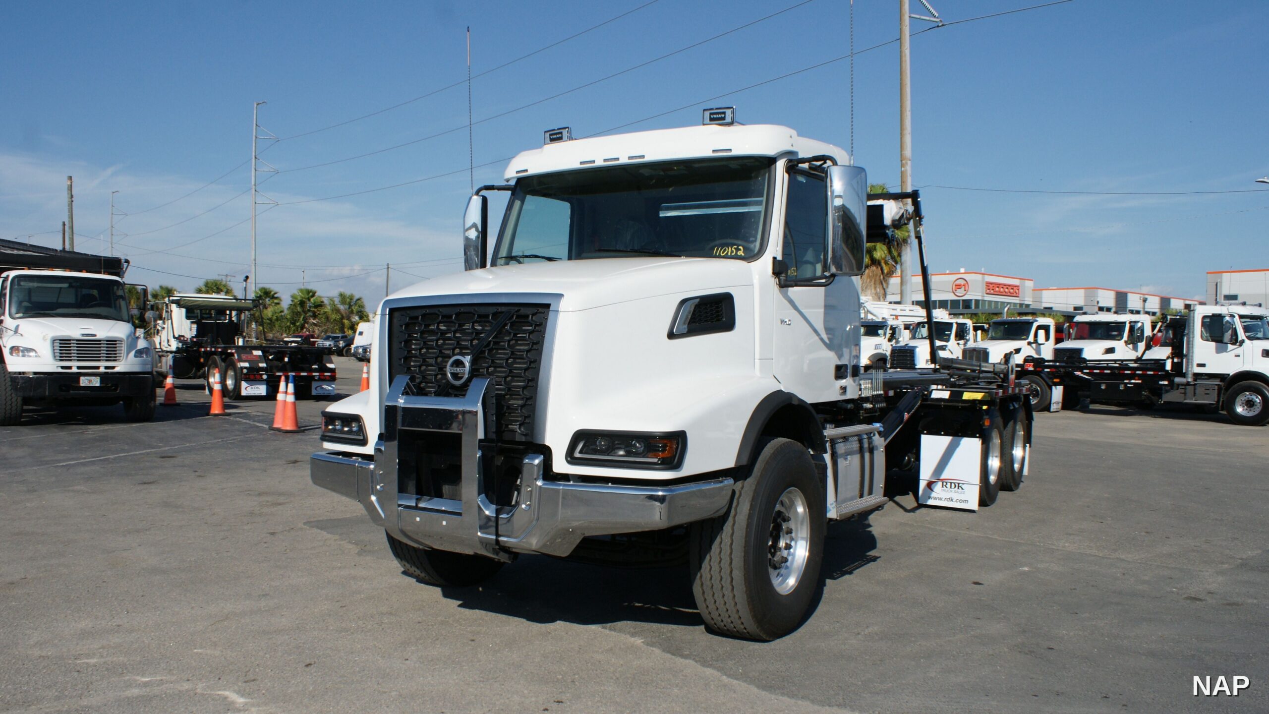 110297-nap-2026-volvo-roll-off-truck2010-2