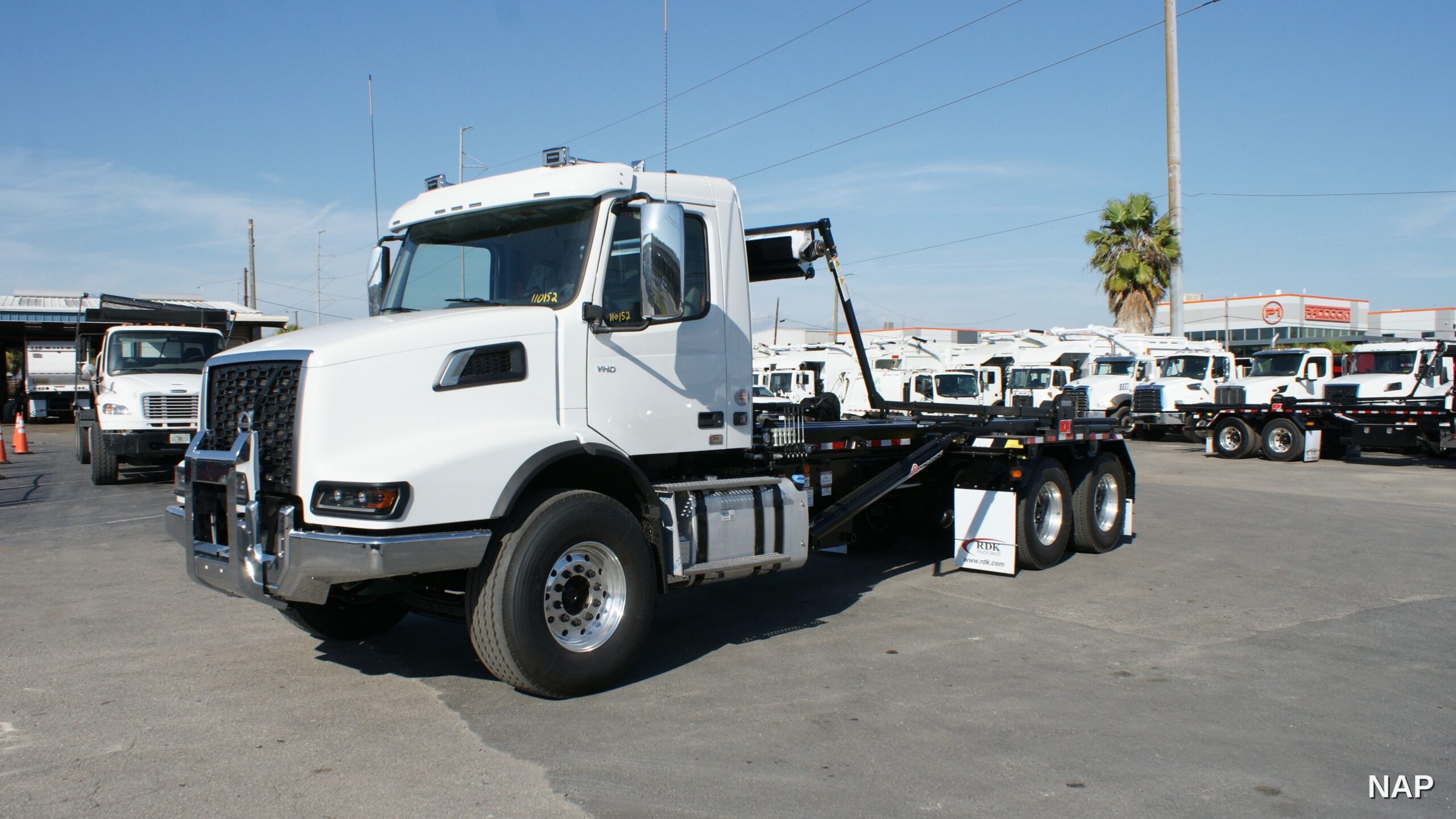 110297-nap-2026-volvo-roll-off-truck2011-2