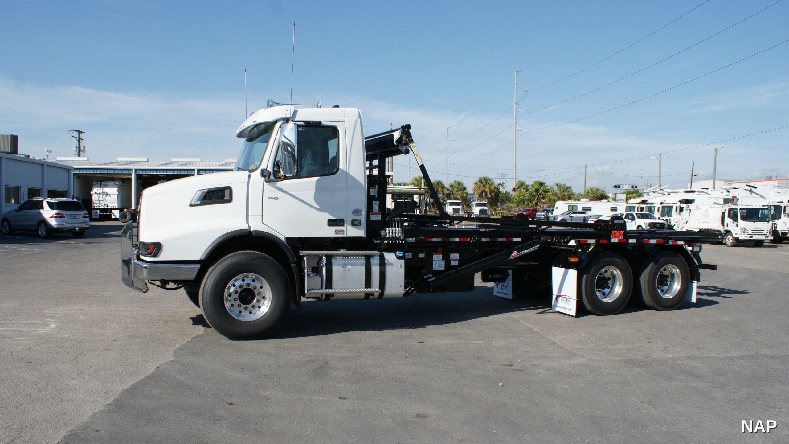 110297-nap-2026-volvo-roll-off-truck2012-2