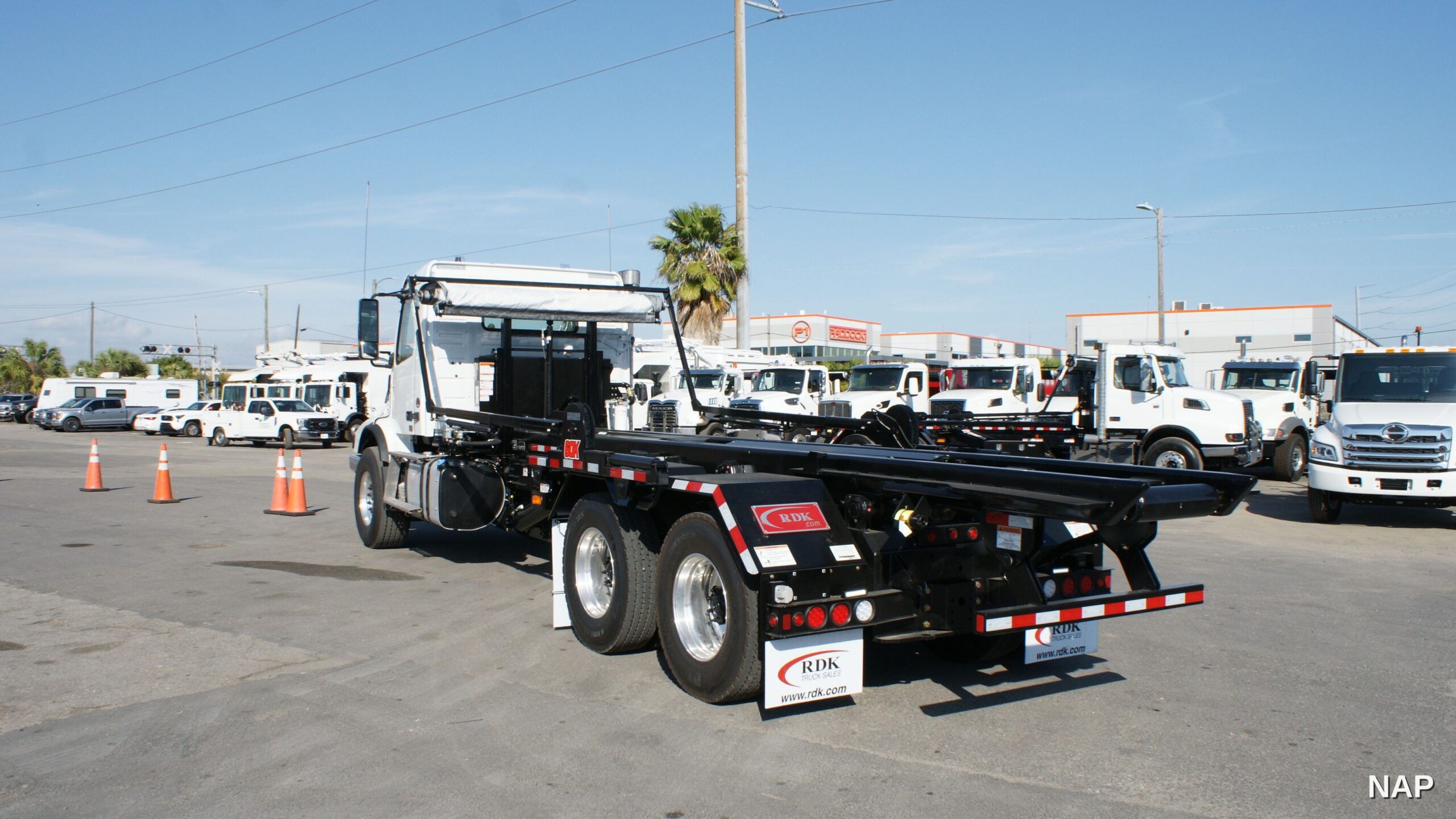 110297-nap-2026-volvo-roll-off-truck2013-2