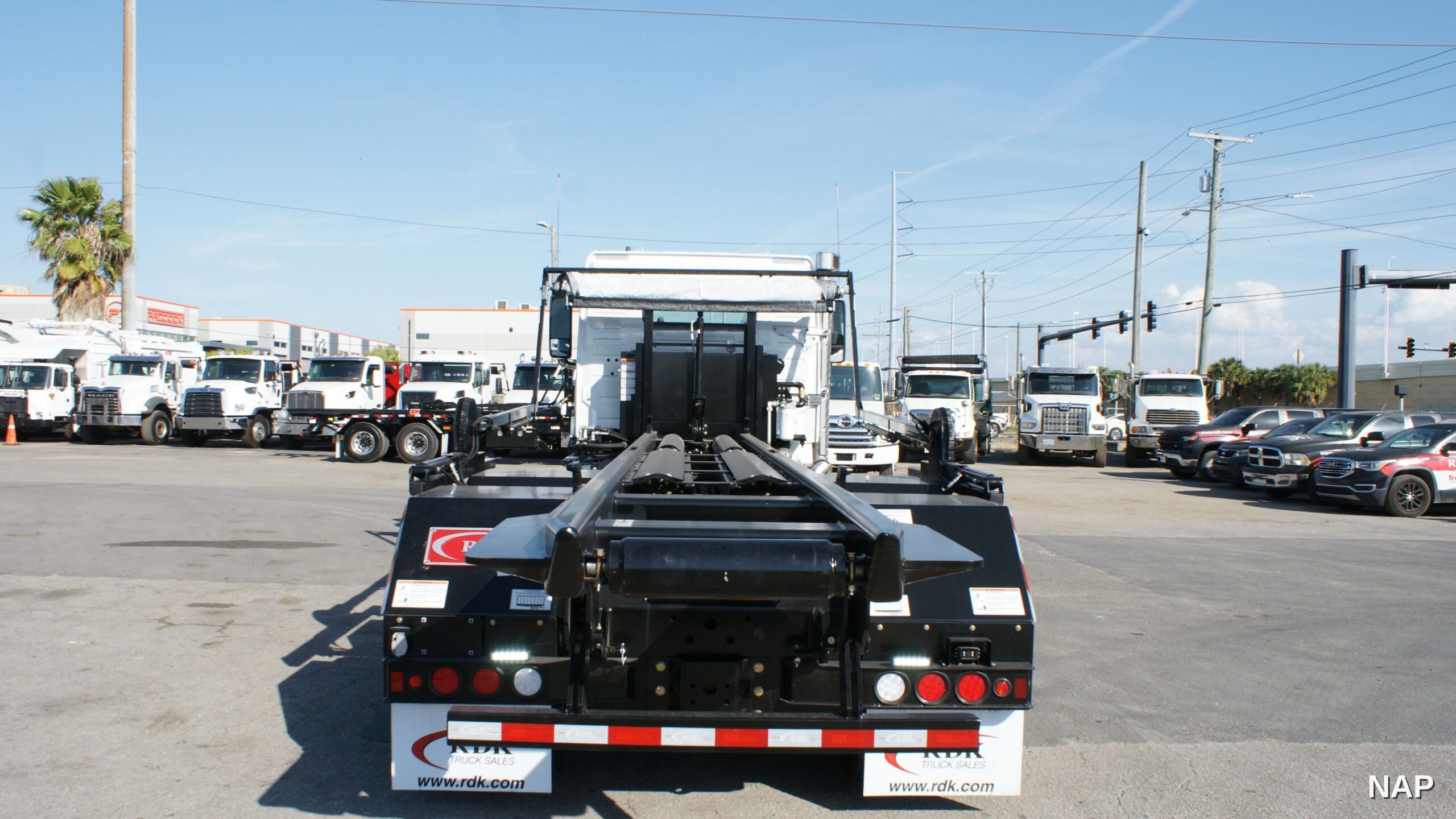 110297-nap-2026-volvo-roll-off-truck2014-2