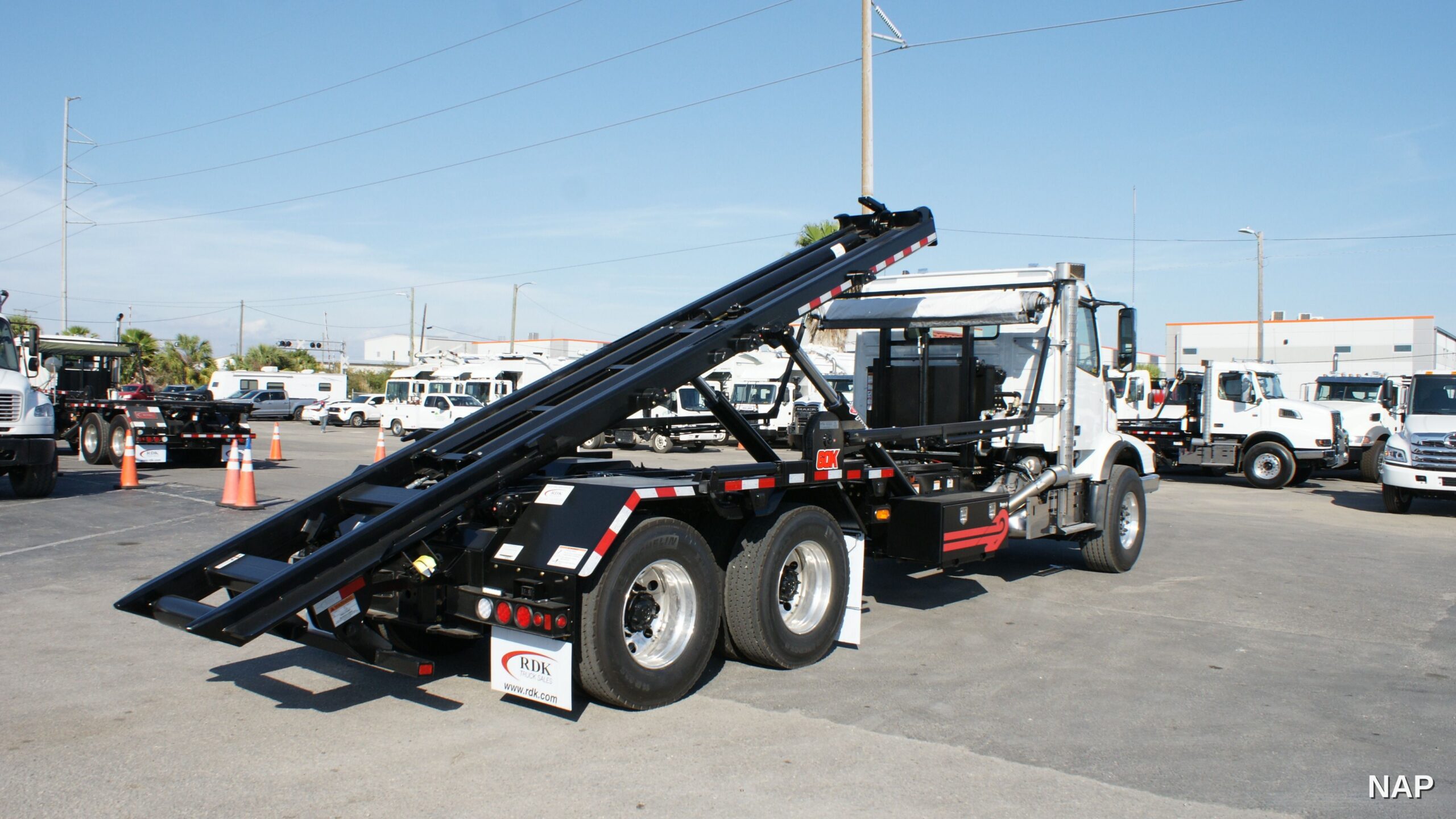 110297-nap-2026-volvo-roll-off-truck2015-2