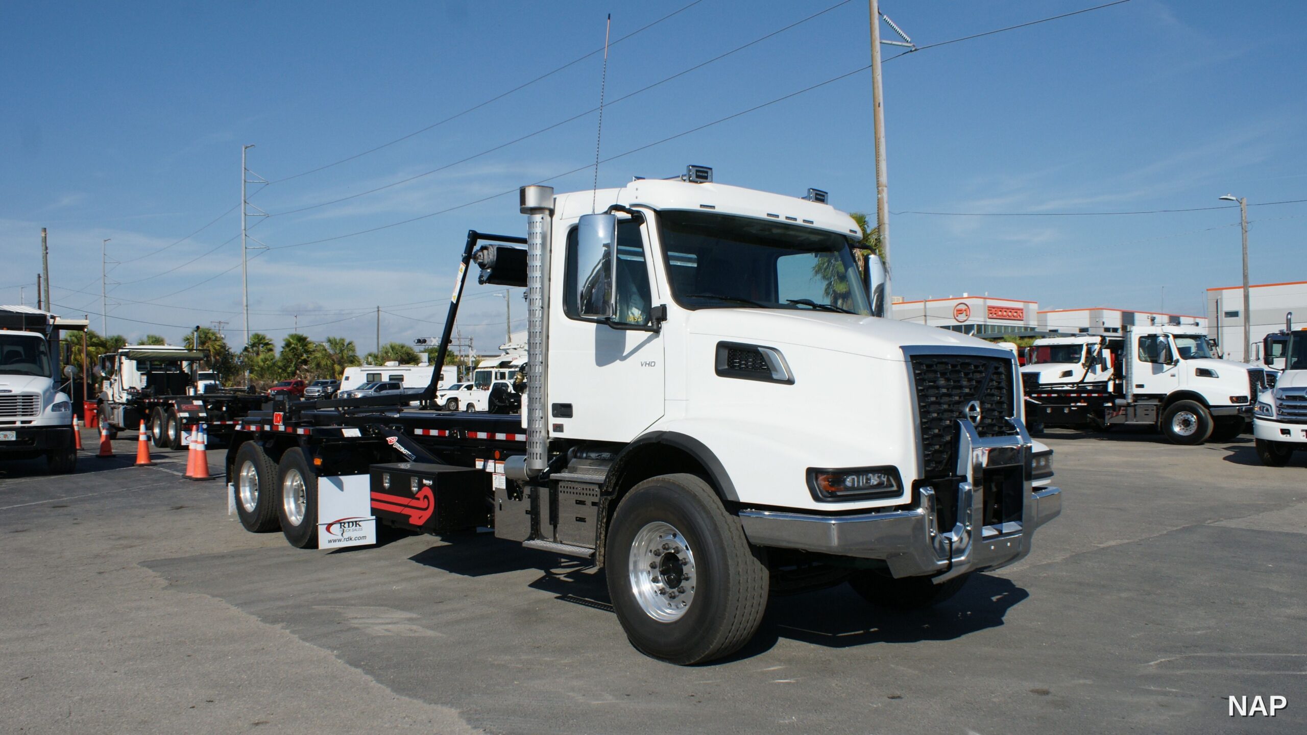 110297-nap-2026-volvo-roll-off-truck202-2
