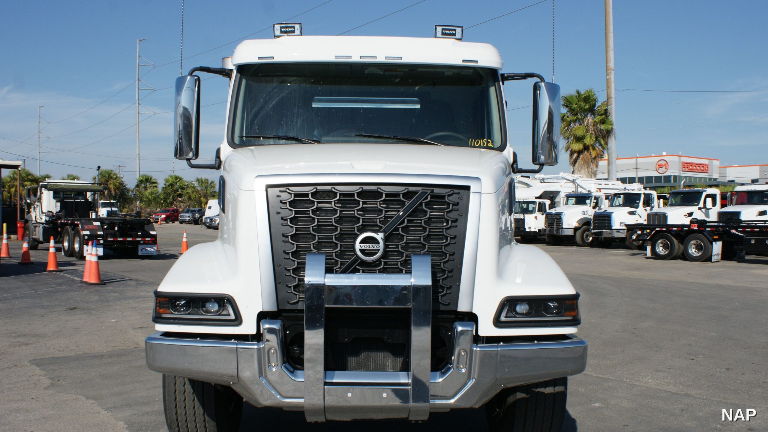 110297-nap-2026-volvo-roll-off-truck207-2
