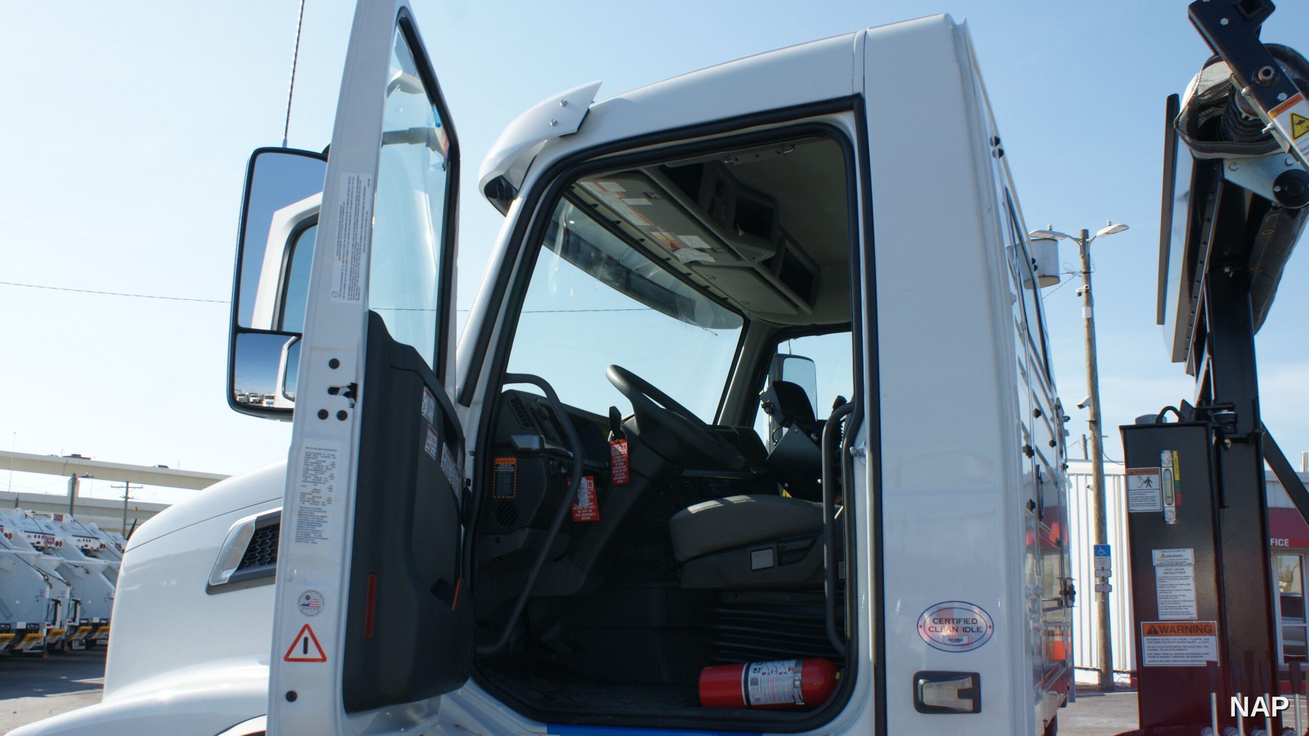 110297-nap-2026-volvo-roll-off-truck208-2