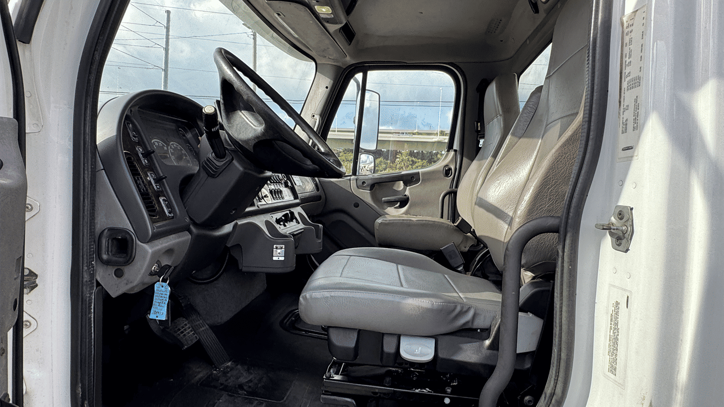 11_2020_freightliner_rear_loader_garbage_truck_108873_19