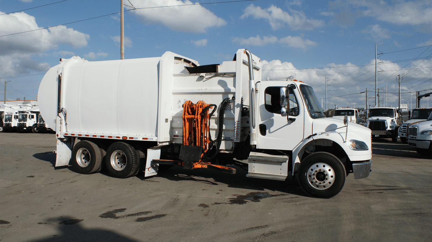 11_2022_freightliner_side_loader_garbage_truck_107953_2