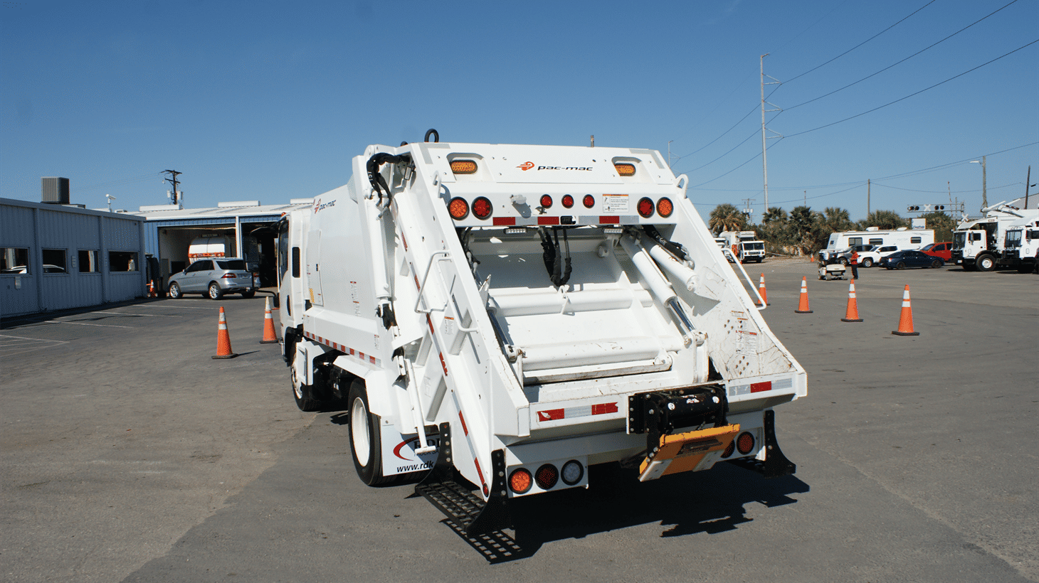 11_2023_isuzu_rear_loader_108835_4
