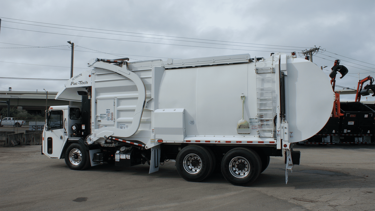 11_2024_battle_motors_front_loader_garbage_truck_109134_6-2