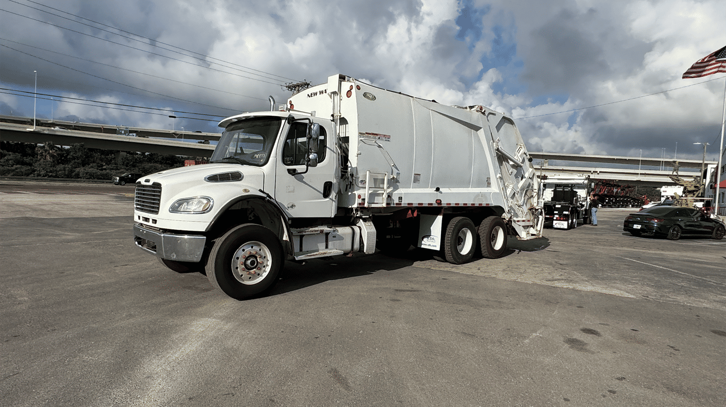 12_2020_freightliner_rear_loader_garbage_truck_108873_2