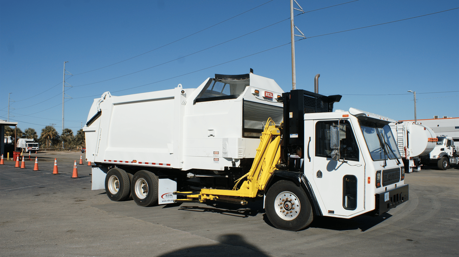12_2022_CCC_Side_loader_garbage_truck_108720_2