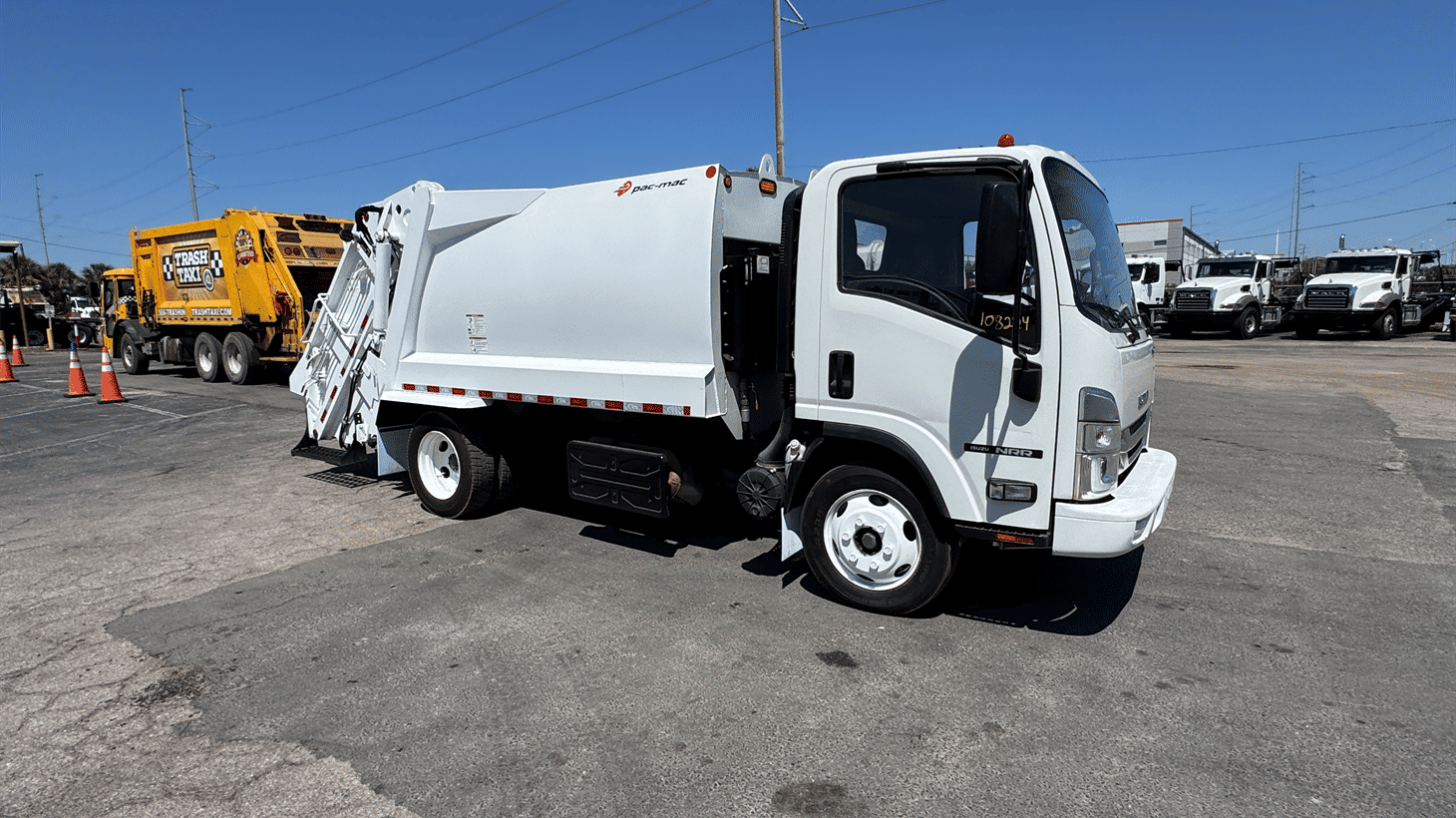 12_2022_isuzu_rear_loader_garbage_truck_108224_2